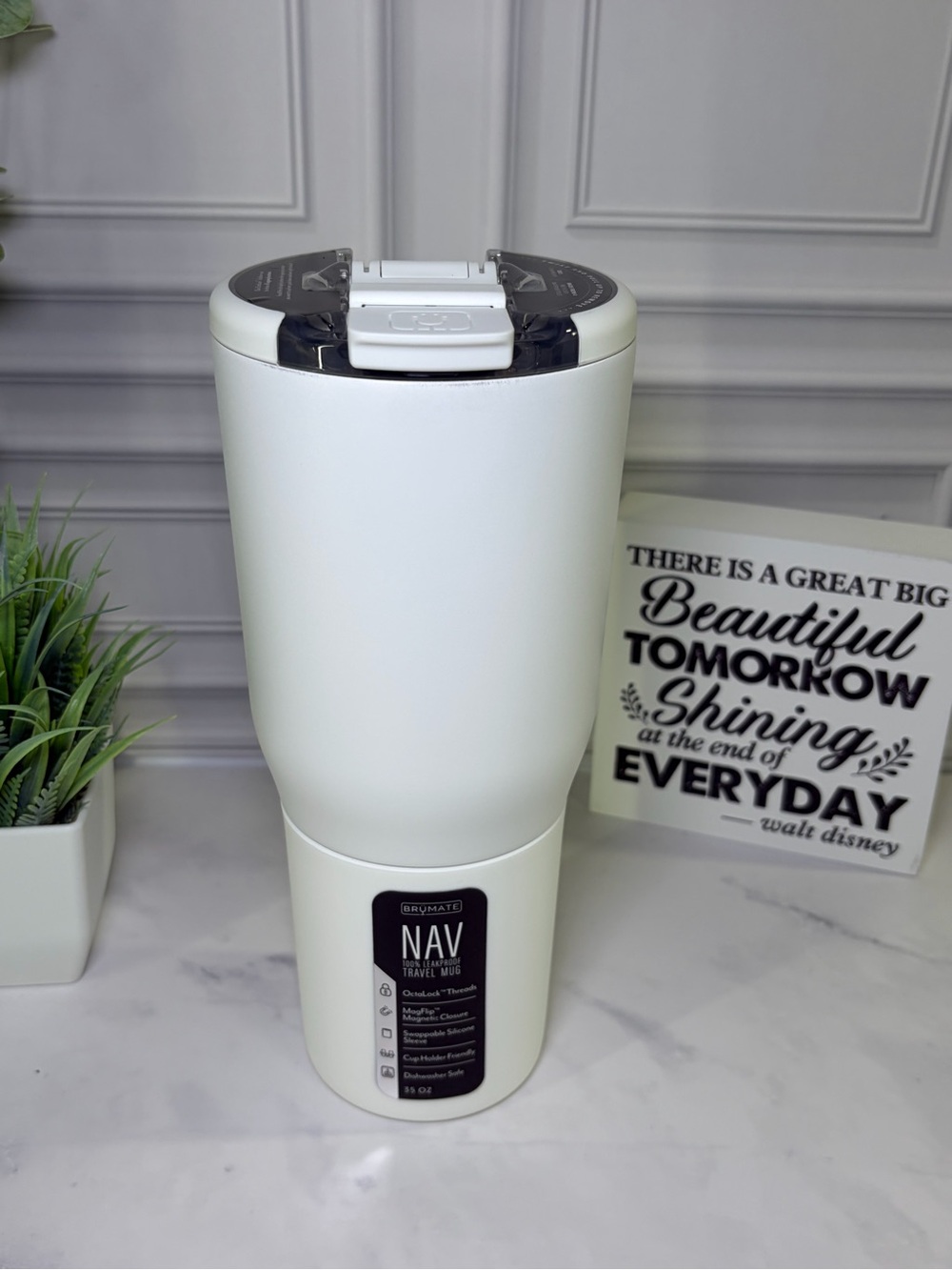 Brumate Matte White Nav 35oz BNWT
